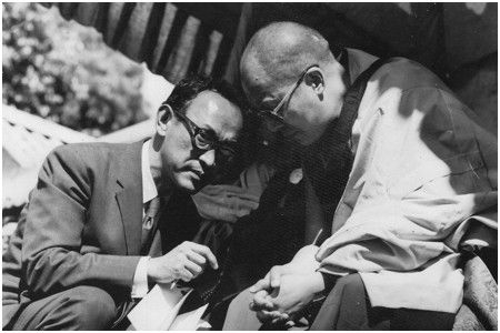Lawang Pulger and Dalai Lama discussing